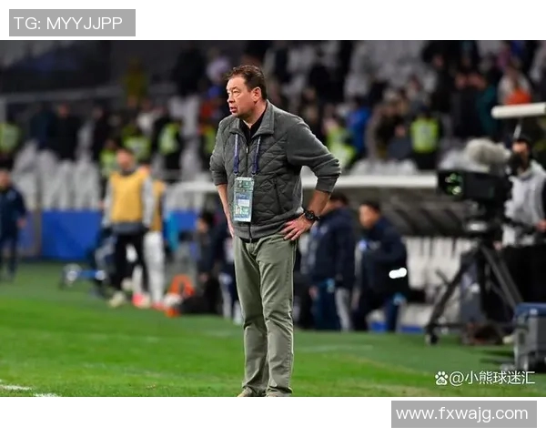 哪个足球明星在比赛中被扔钱最多引发球迷热议和讨论